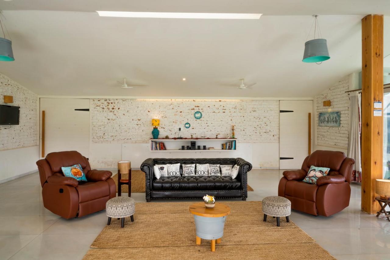 Saffronstays Onellaa, Nashik - Infinity Pool Villa Surrounded By A Vineyard Exterior photo