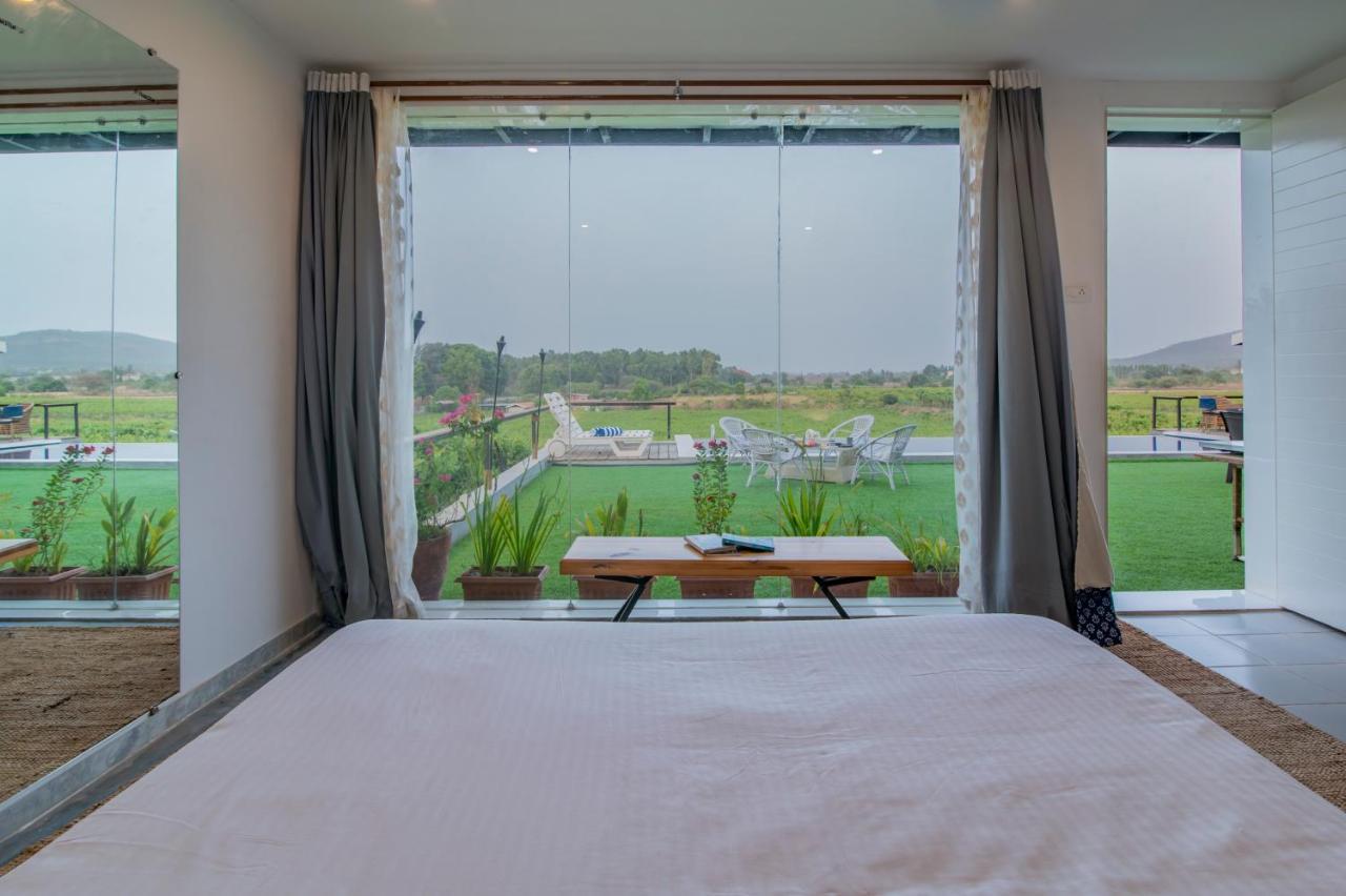 Saffronstays Onellaa, Nashik - Infinity Pool Villa Surrounded By A Vineyard Exterior photo