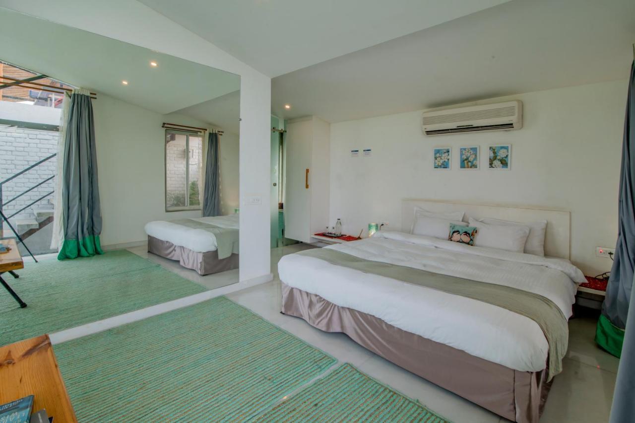 Saffronstays Onellaa, Nashik - Infinity Pool Villa Surrounded By A Vineyard Exterior photo
